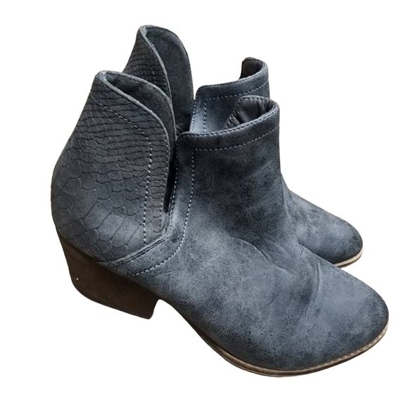 Corkys Shoes - Boutique By Corkys Gray Hobo Heeled Booties Size 9